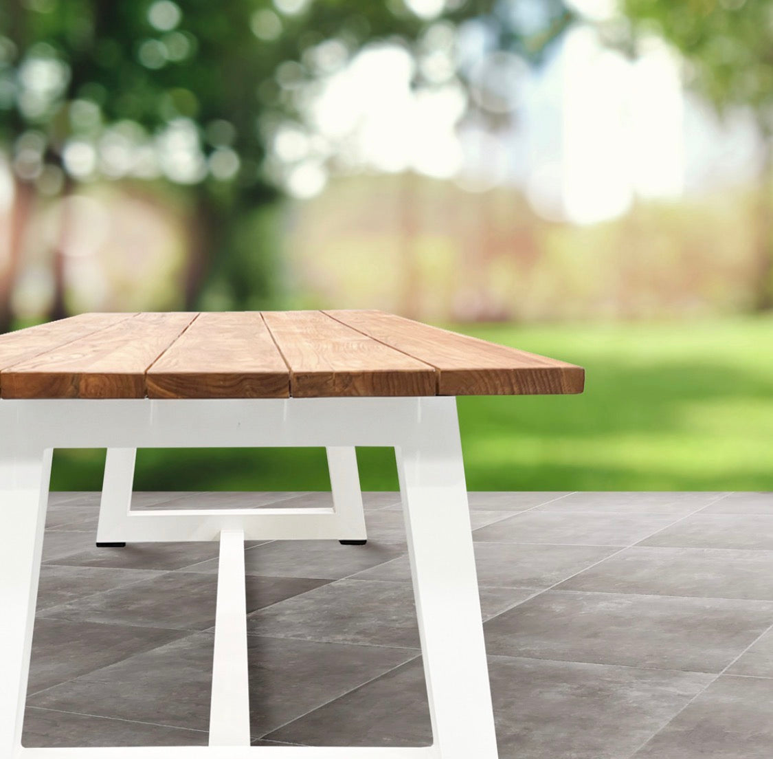 CATALINA BAJA OUTDOOR DINING TABLE 260W / WHITE