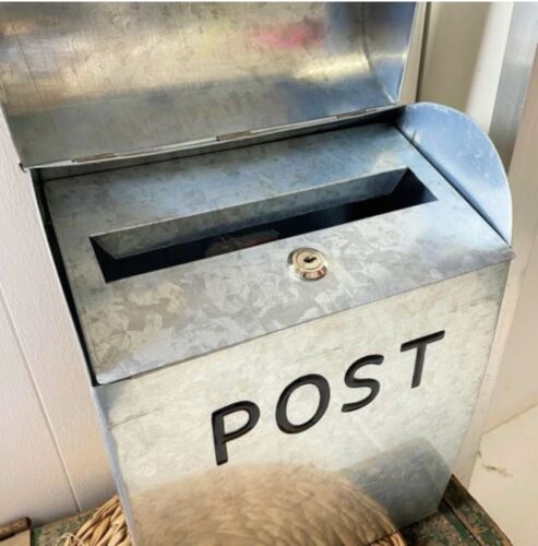 LOCKABLE POST BOX – LARGE MAIL BOX - Galvanised iron 28 cm x 37 cm x 17 cm
