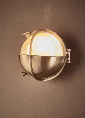 VIENNA OUTDOOR WALL LIGHT IN ANTIQUE SILVER