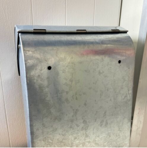 LOCKABLE POST BOX – LARGE MAIL BOX - Galvanised iron 28 cm x 37 cm x 17 cm