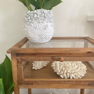 MT Markets Display Cabinet Table