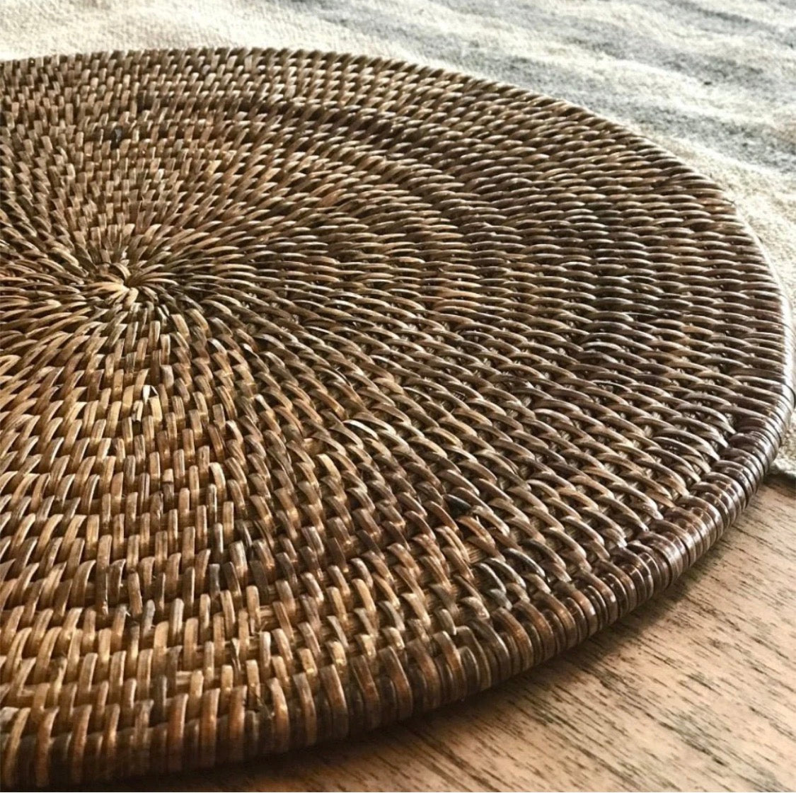 Set of 6 Brown rattan round place mats - 28 cm diameter