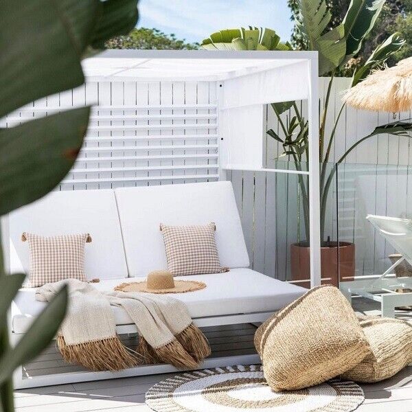 Paloma Villa Day Bed - 200cm L x 200cm W x 200cm H