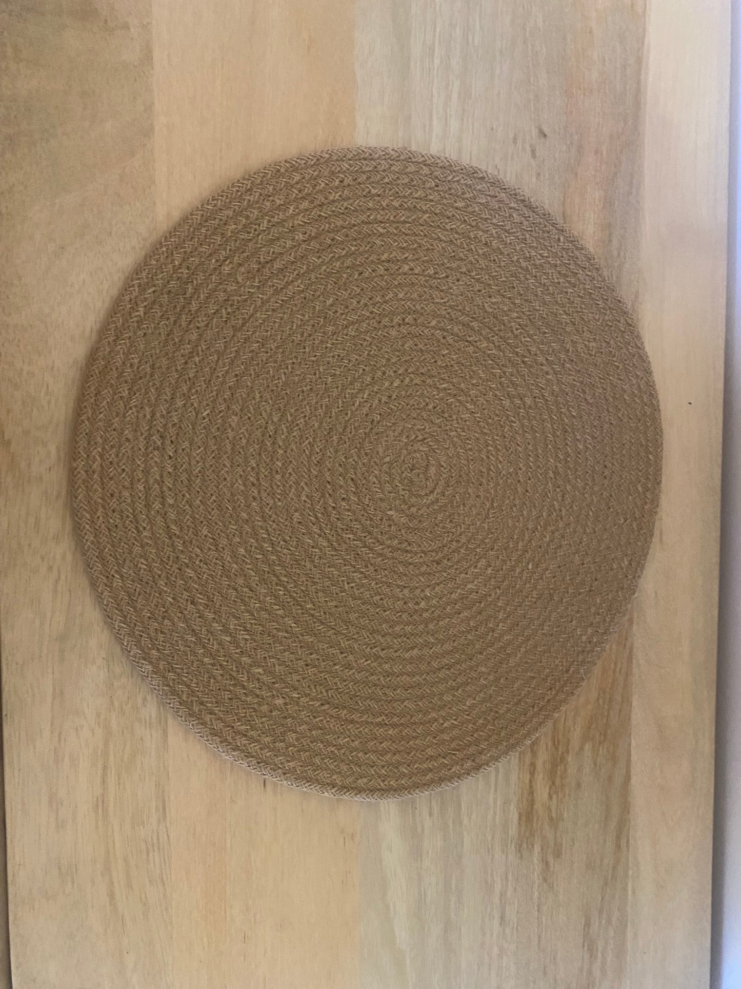 Natural jute centre mat with/ place mats made from- 38 cm