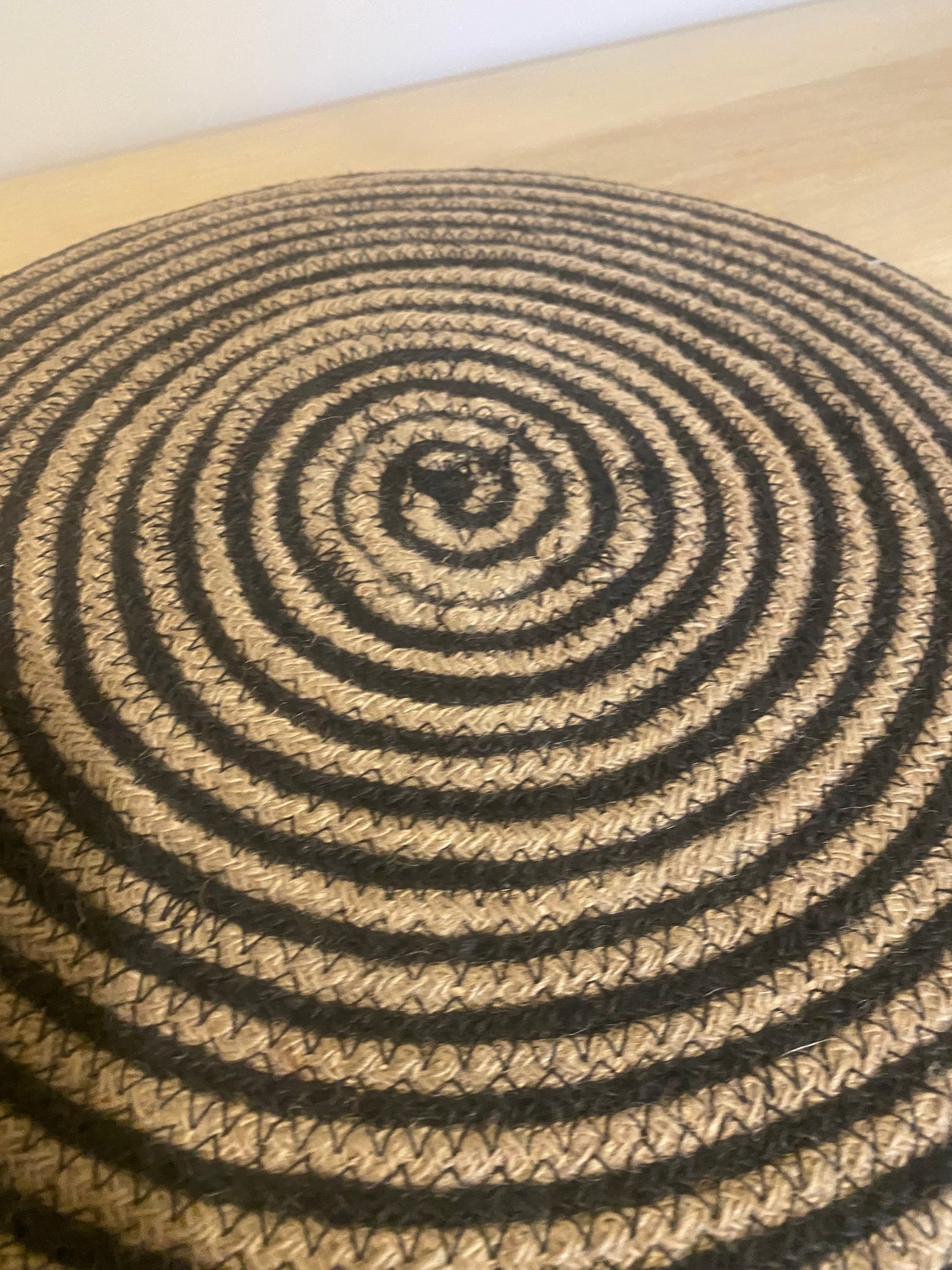 Set of 4 large place mats made from natural jute - 38 cm dia