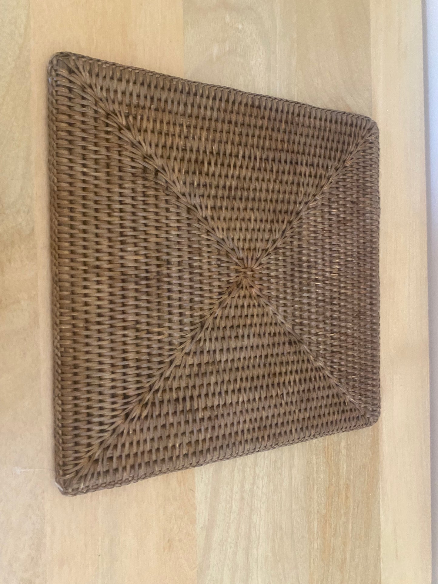 Rattan brown centre mat 30 x 30 cm
