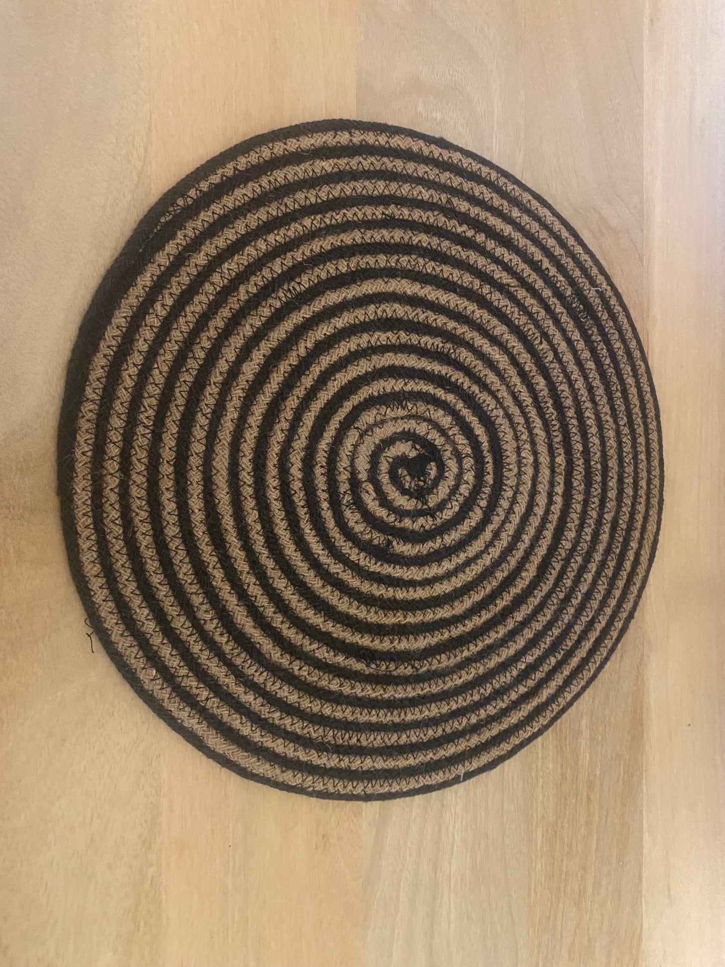 Set of 4 large place mats made from natural jute - 38 cm dia