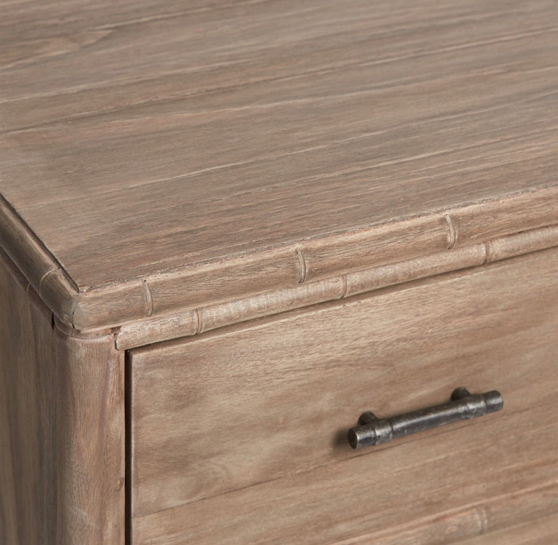 HAMPSHIRE CHEST OF DRAWERS