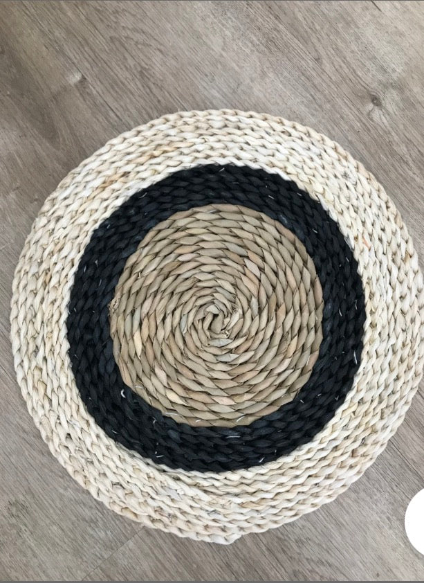Set of 6 - large round seagrass place mats - 37 cm