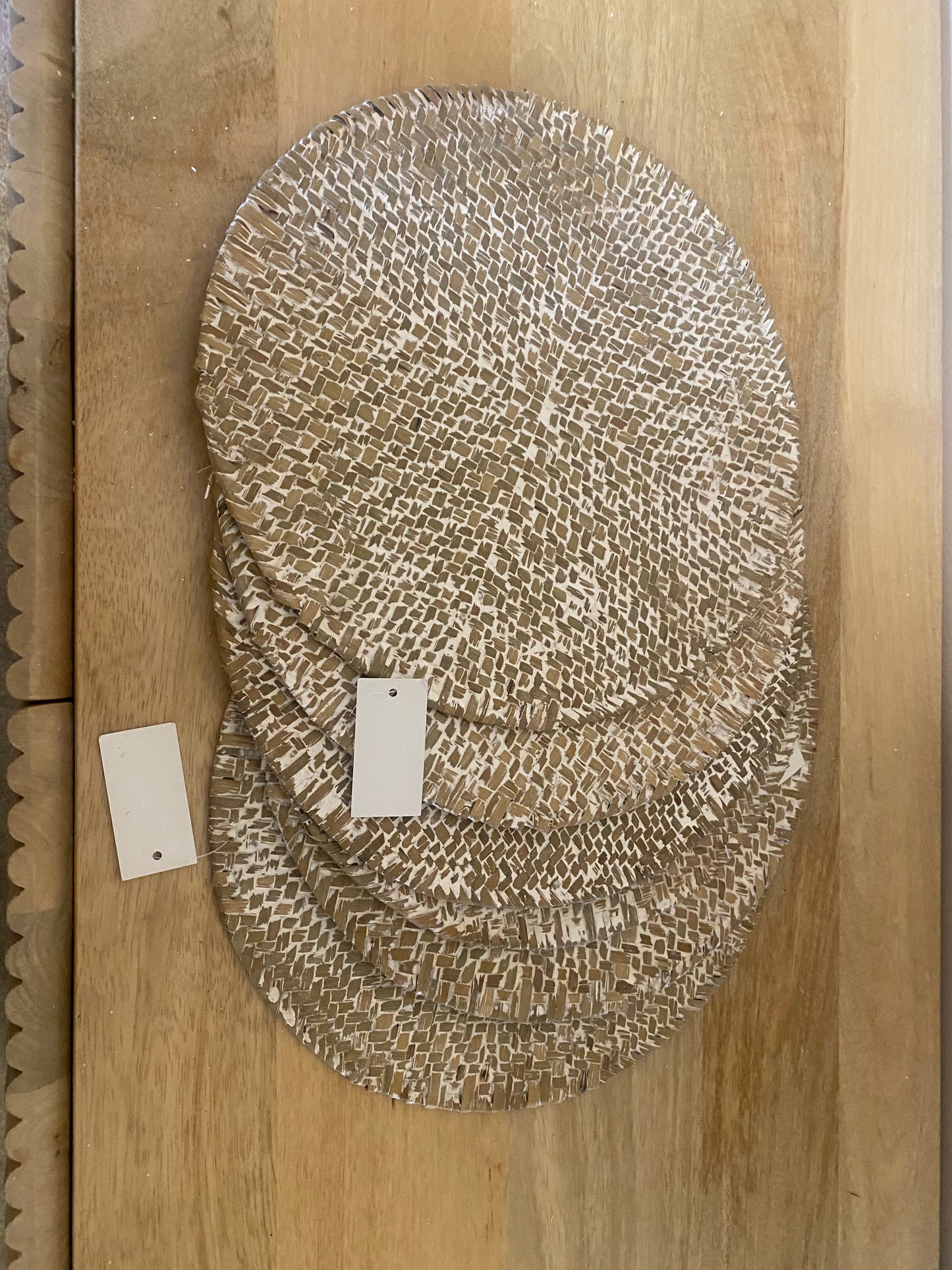 Set of 6 round whitewash long weave placemats - 28 cm
