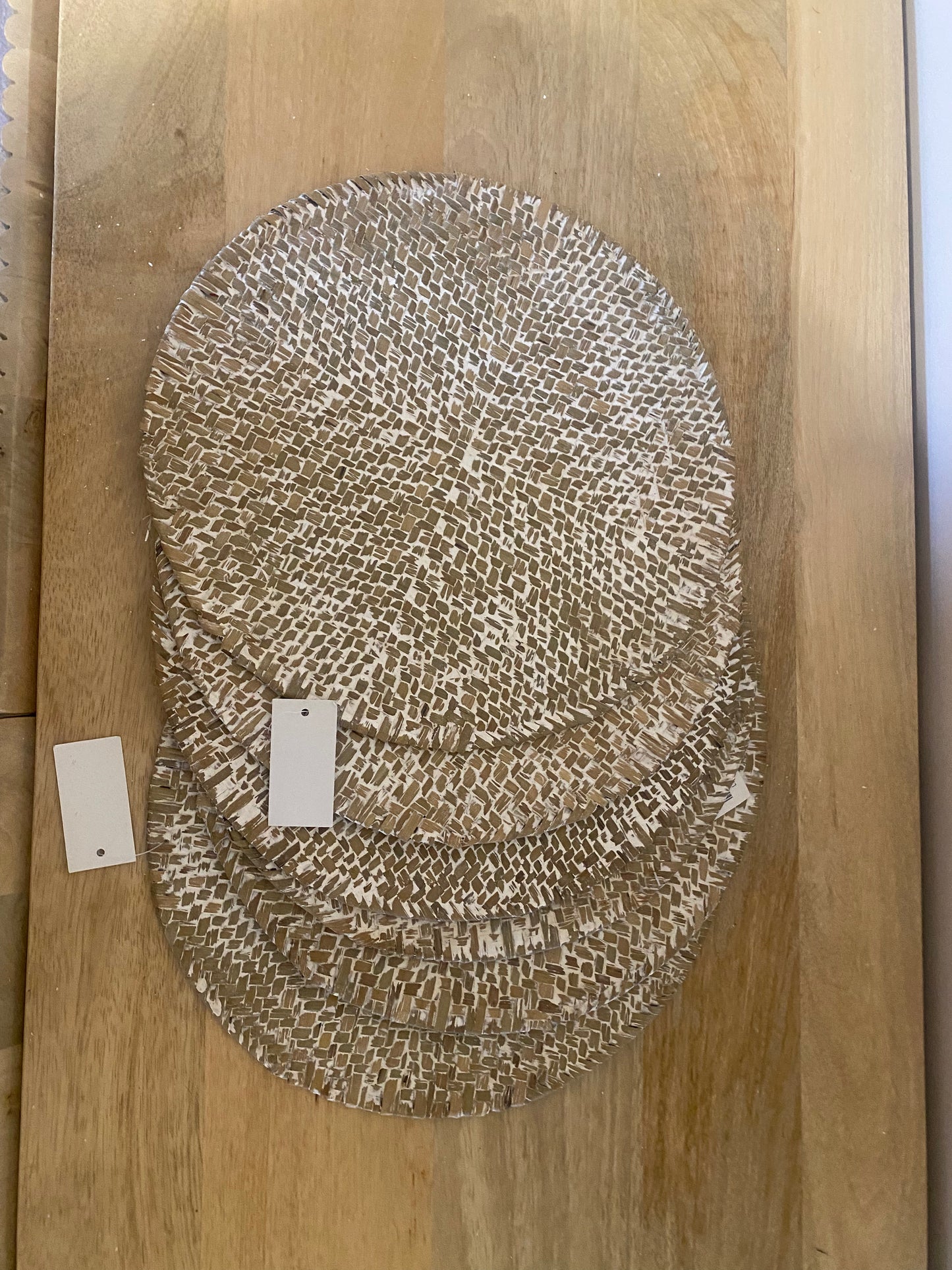 Set of 6 round whitewash long weave placemats - 28 cm