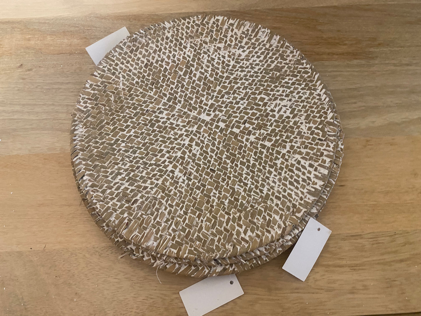 Set of 6 round whitewash long weave placemats - 28 cm
