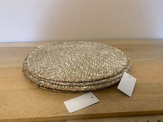 Set of 6 round whitewash long weave placemats - 28 cm