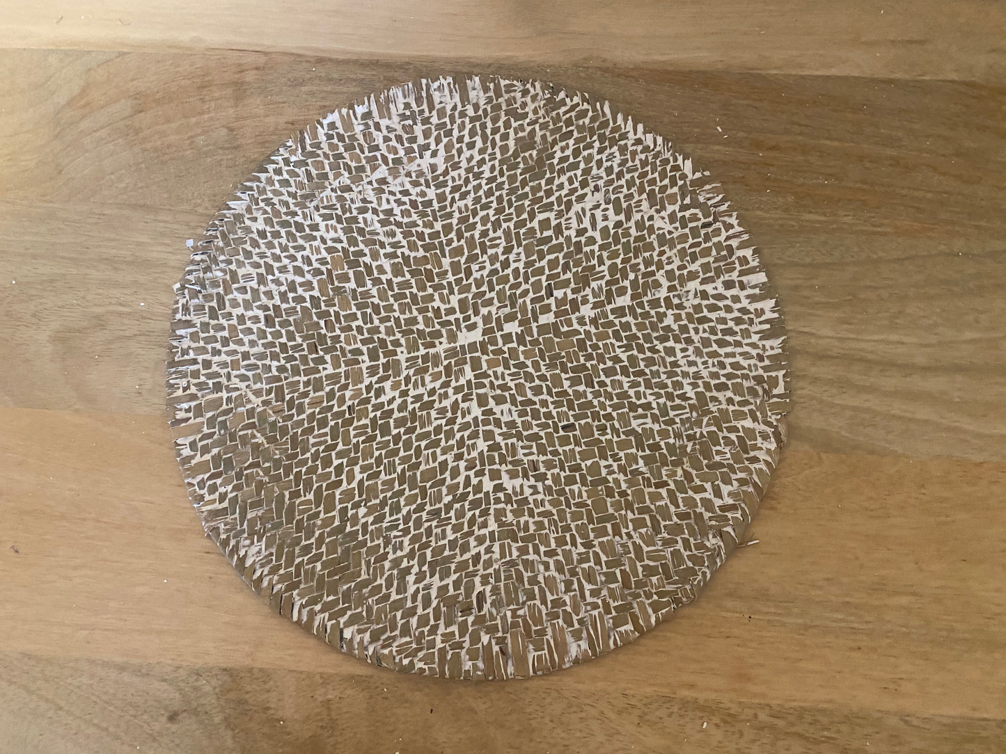 Set of 6 round whitewash long weave placemats - 28 cm
