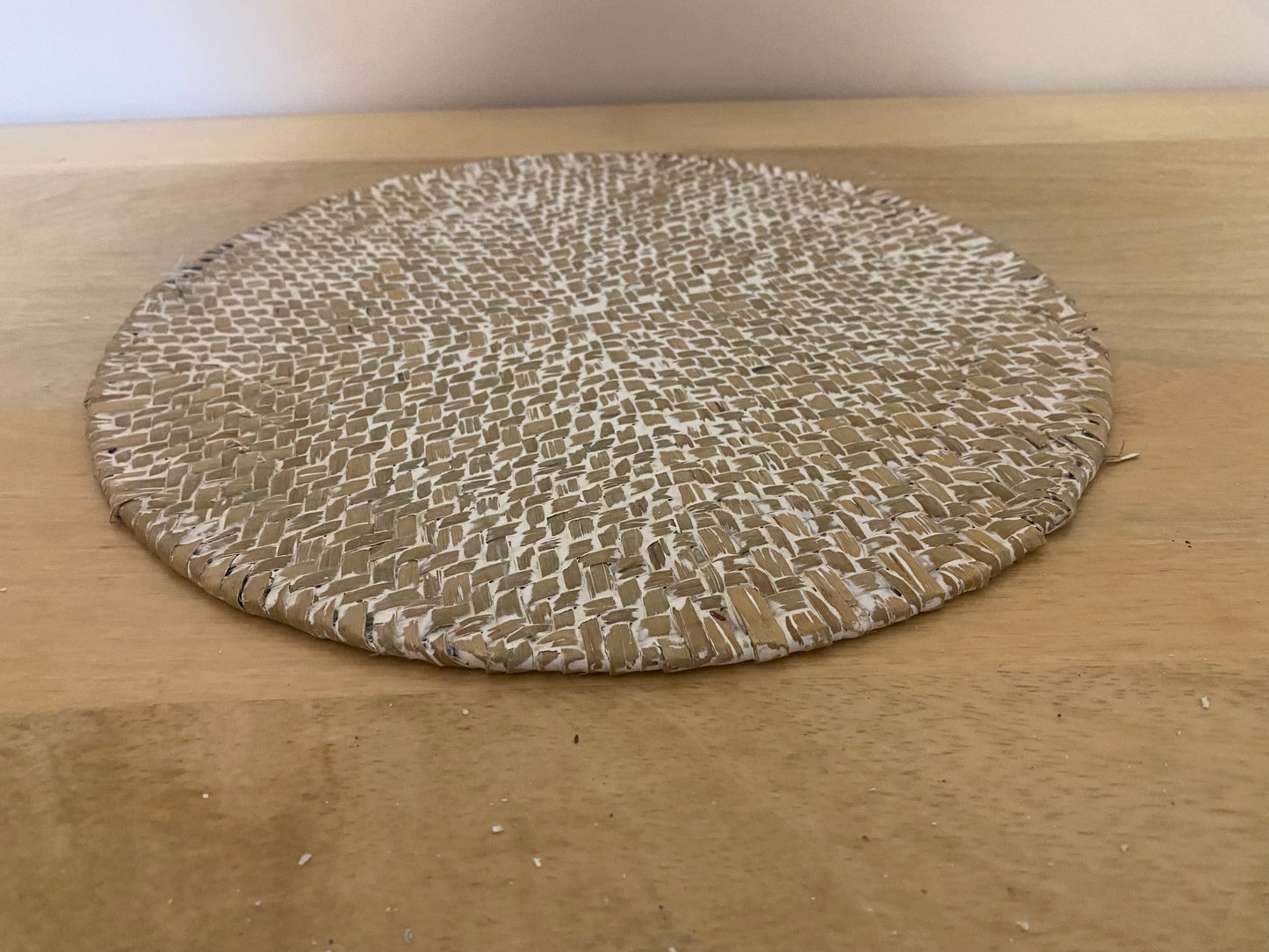 Set of 6 round whitewash long weave placemats - 28 cm