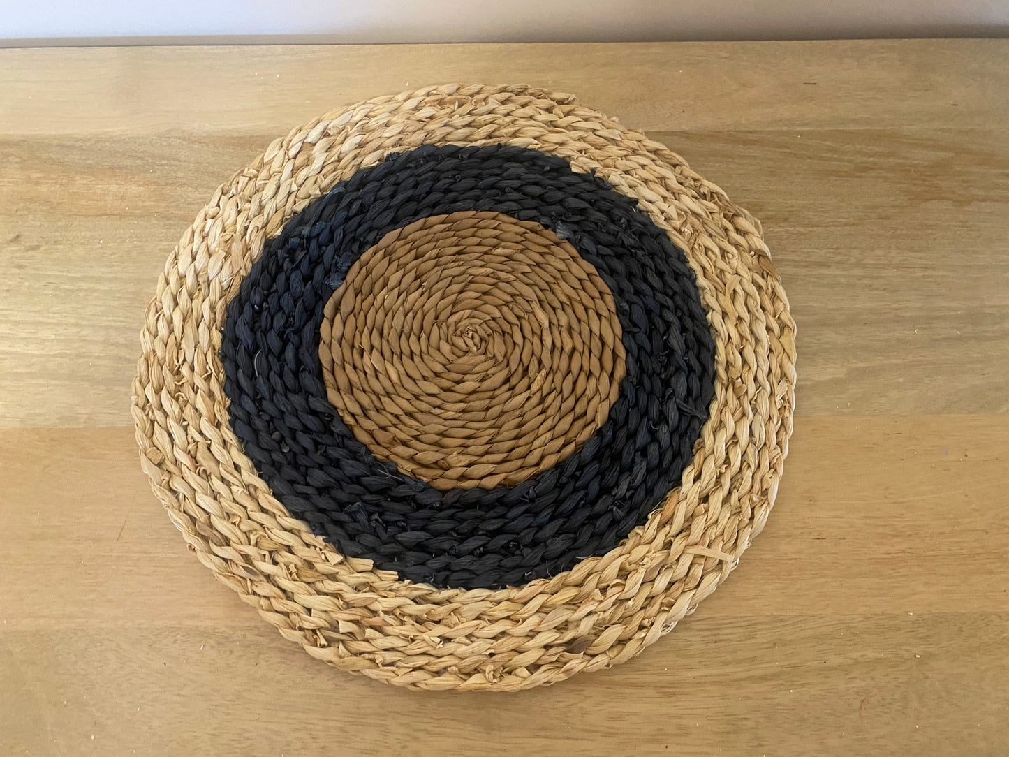 Set of 6 - large round seagrass place mats - 37 cm