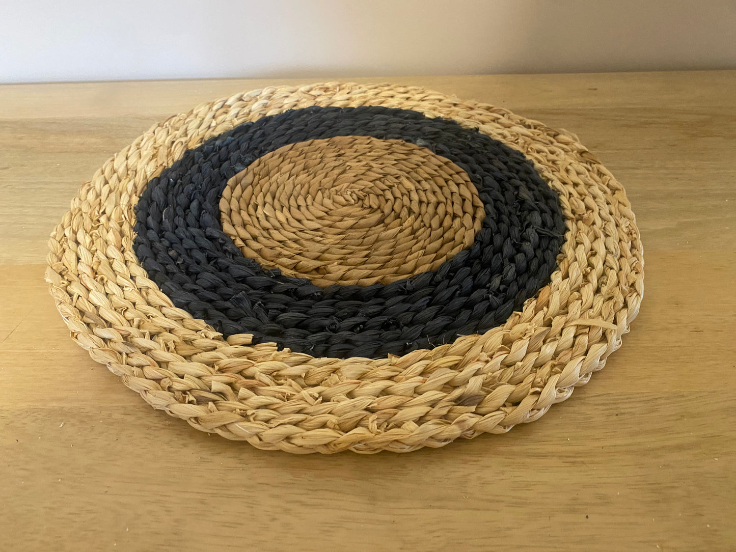 Set of 6 - large round seagrass place mats - 37 cm